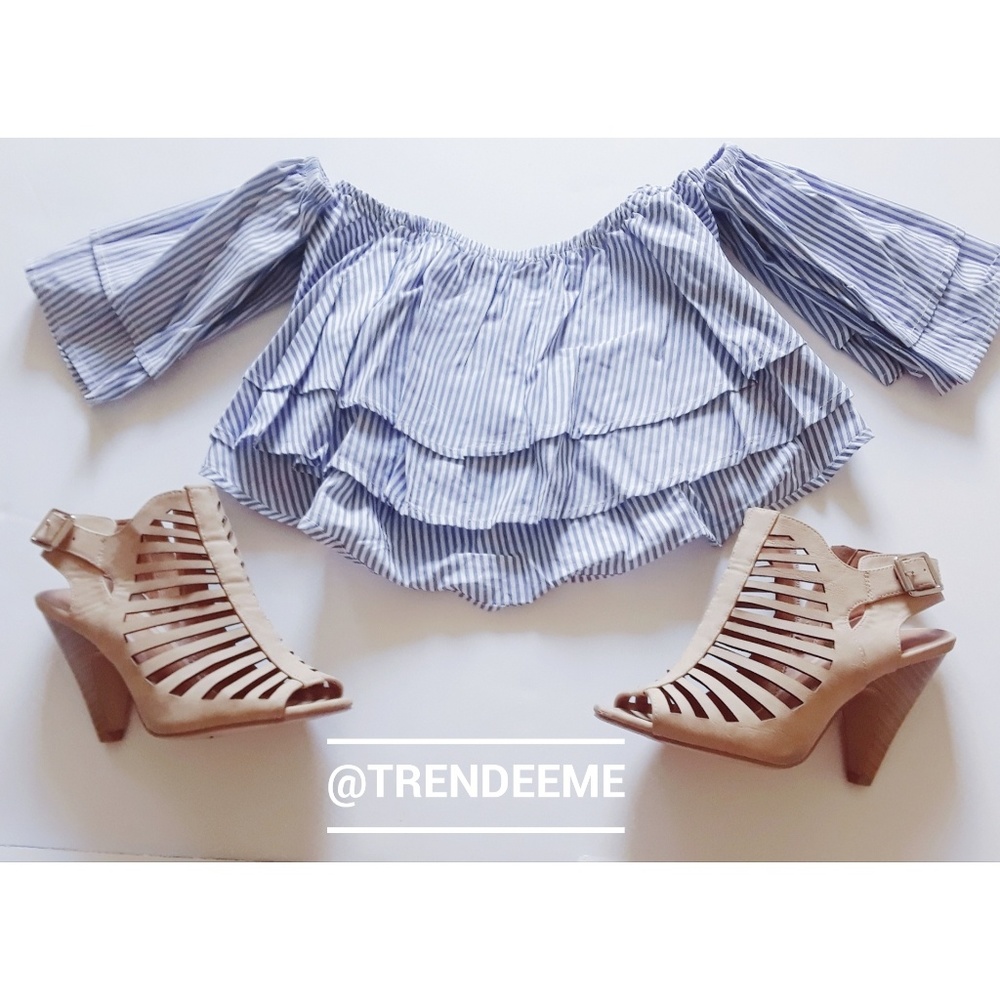 🚨🚨SOLD🚨🚨Blue stripe ruffle top
